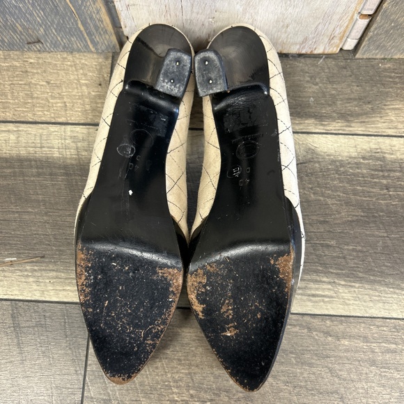 Authentic CHANEL tan suede stitch platform heels pumps 9 - Picture 7 of 8